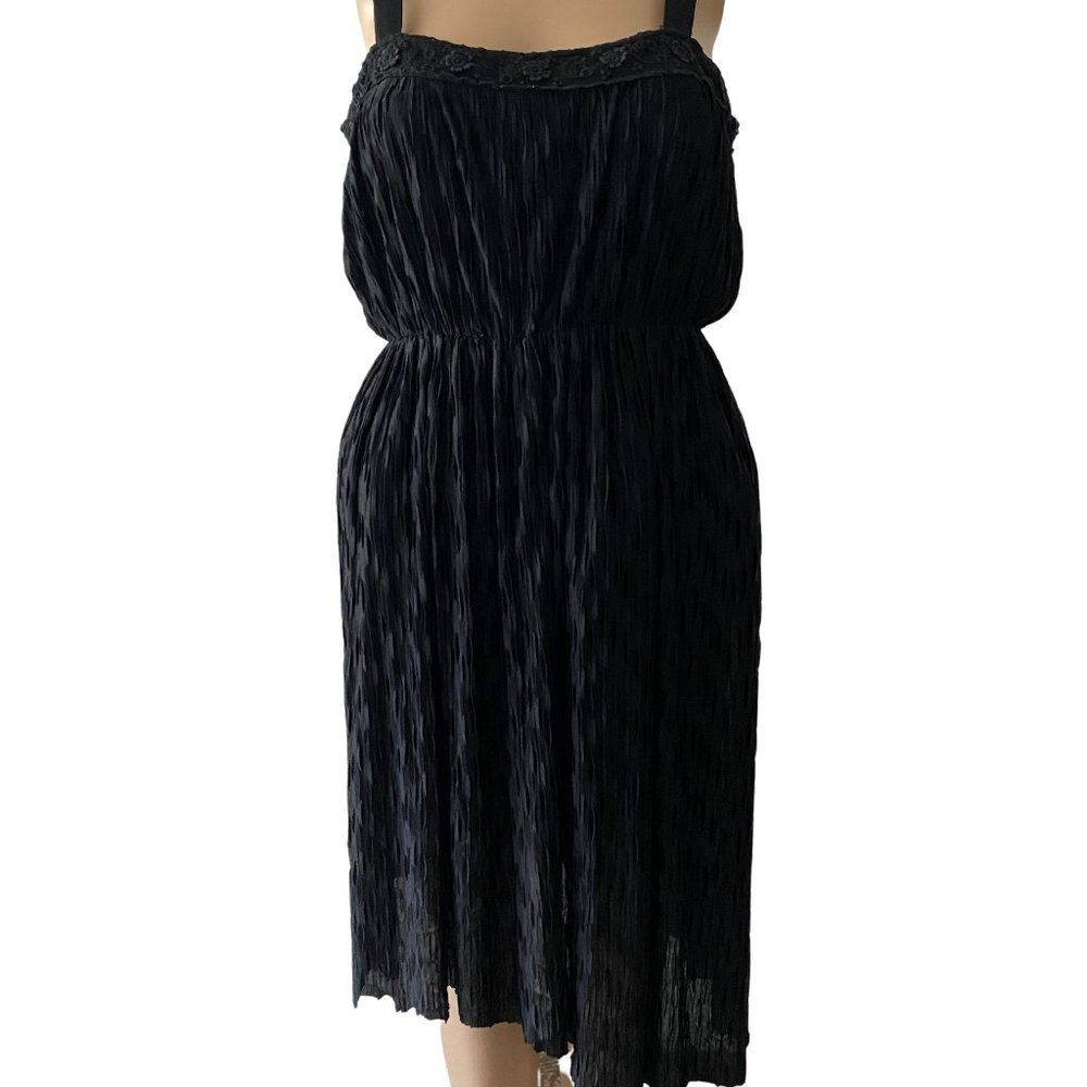 Pretty Unbranded Little Black Creped Size S/M Dress